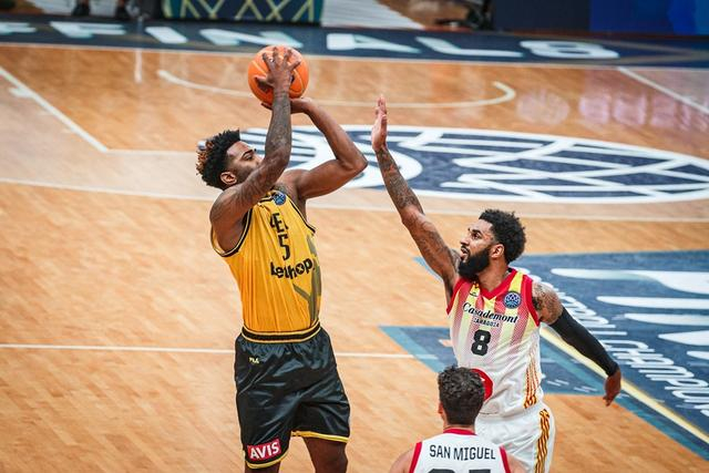 关于欧冠赛程吃紧；深圳男篮赛后强势反弹；目标明确；轮换策略成焦点的信息